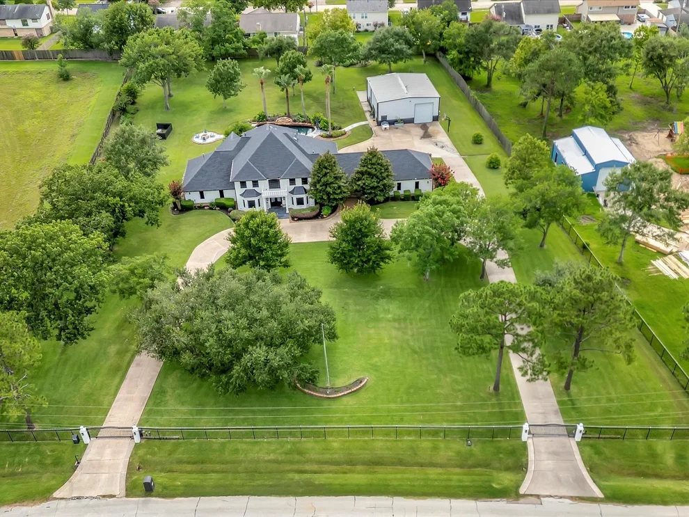 Unit for sale at 40 Windsong Lane, Friendswood, TX 77546