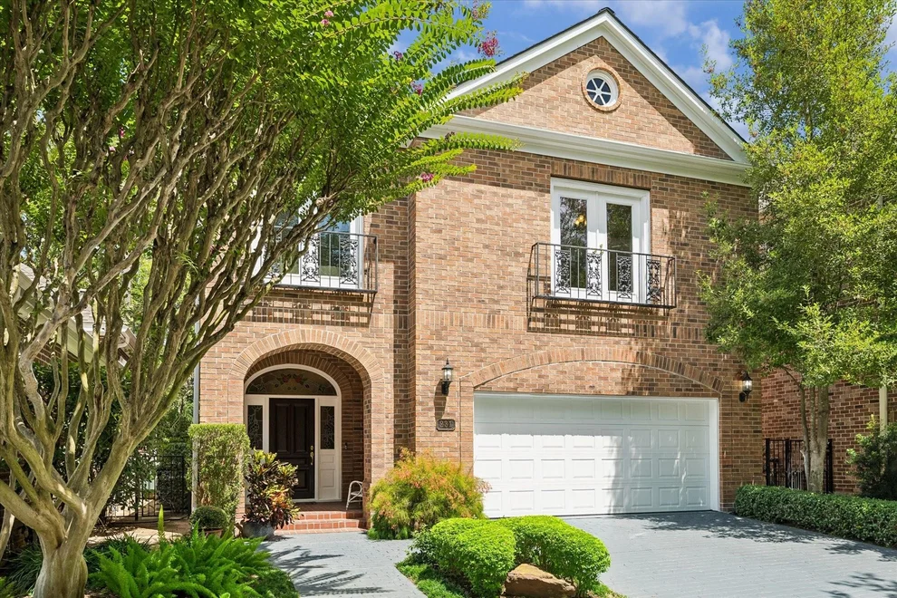 Unit for sale at 231 Sugarberry Circle, Houston, TX 77024