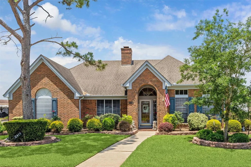 Unit for sale at 2419 Londonderry Drive, Pearland, TX 77581