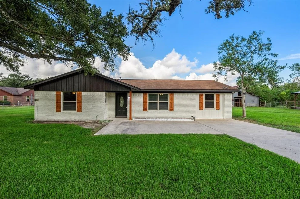 Unit for sale at 7230 Avenue L, Santa Fe, TX 77510