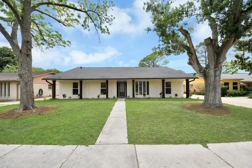 Unit for sale at 6023 Lattimer Drive, Houston, TX 77035