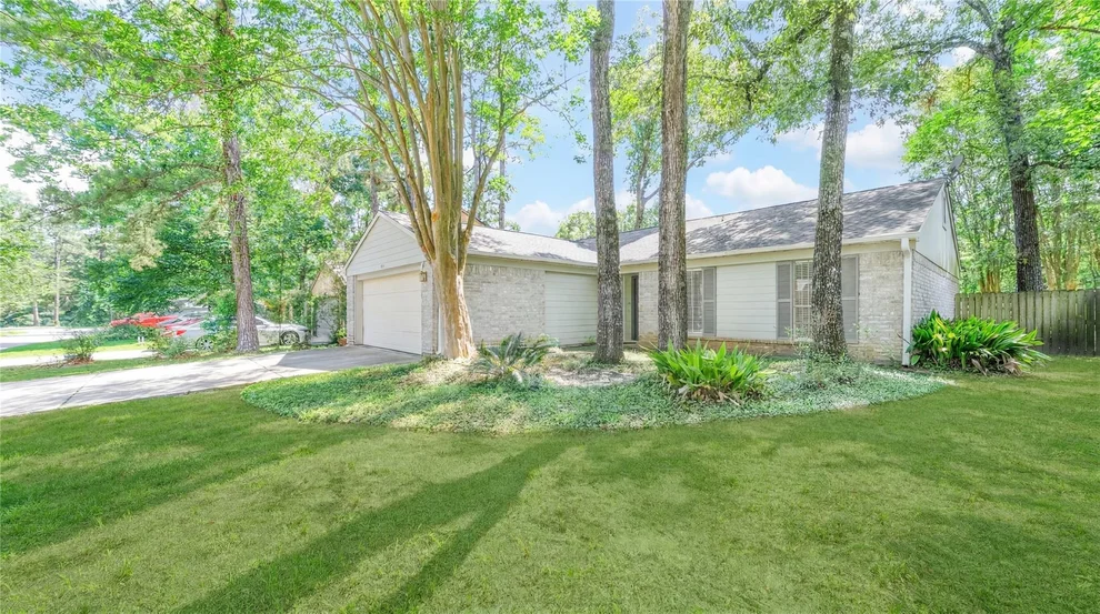Unit for sale at 26 S White Pebble Court, The Woodlands, TX 77380