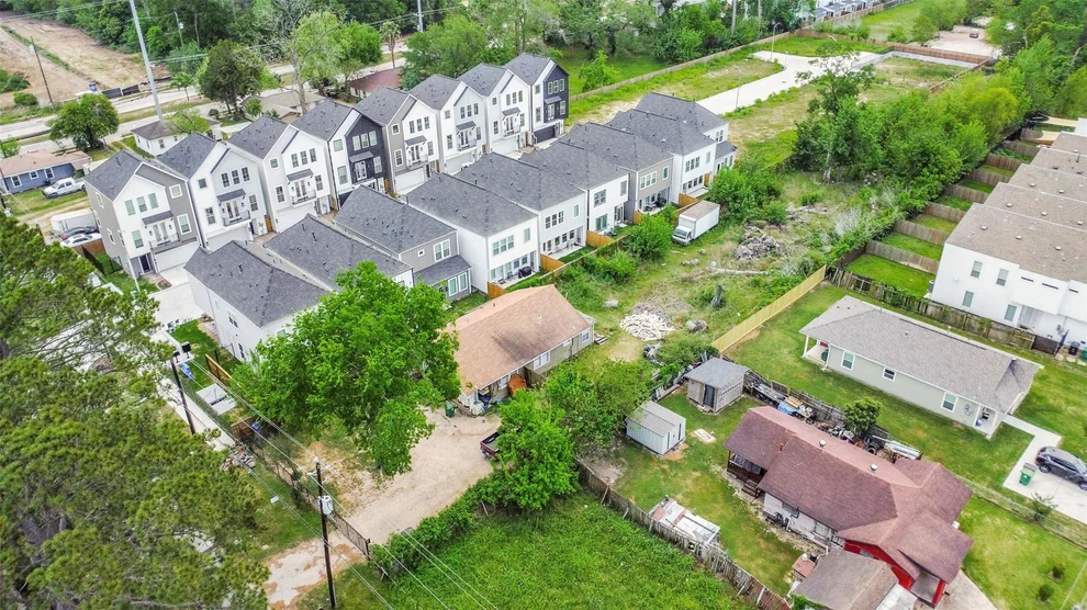 Unit for sale at 1127 Mansfield Street, Houston, TX 77091