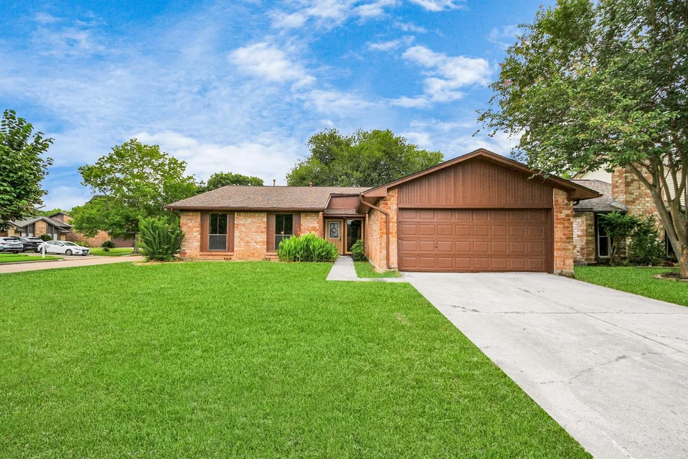 Unit for sale at 2503 Buffalo Trail, Sugar Land, TX 77479