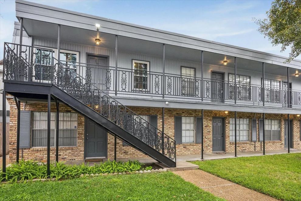 Unit for sale at 3131 Southwest Freeway, Houston, TX 77098