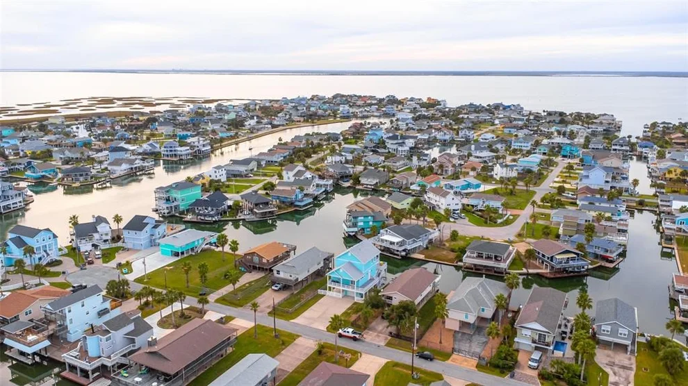 Unit for sale at 16520 Barbados Way, Jamaica Beach, TX 77554