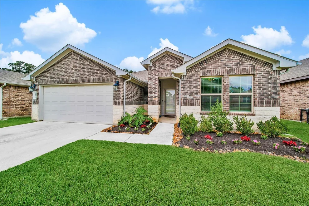 Unit for sale at 2326 Strong Horse Drive, Conroe, TX 77301