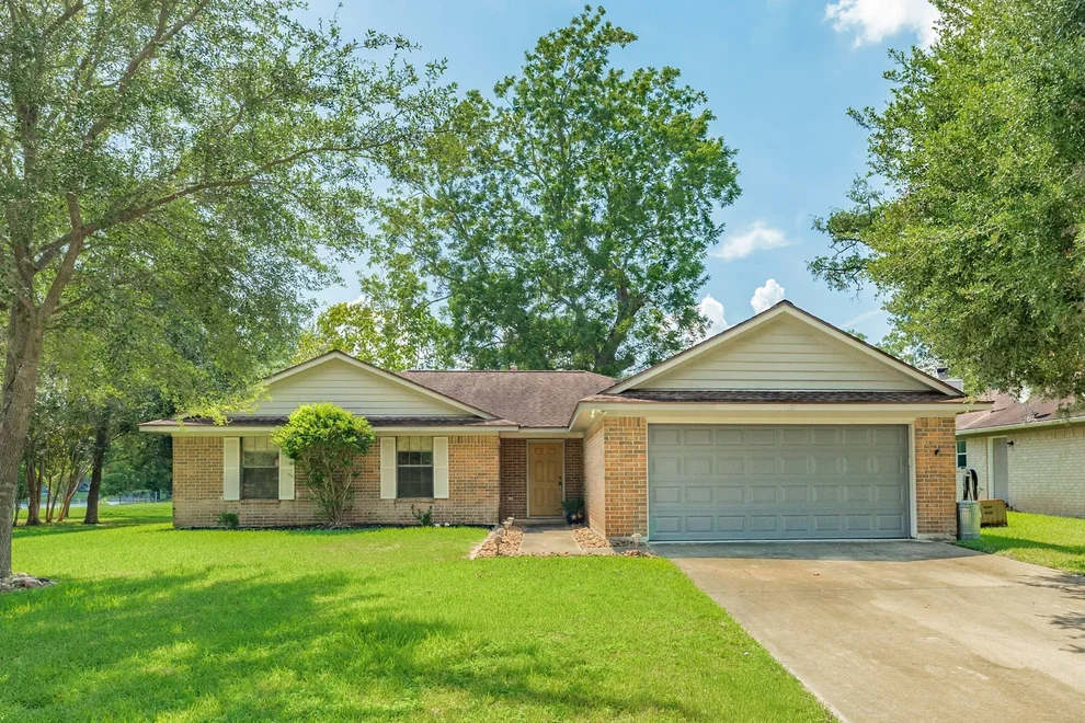 Unit for sale at 121 Bougainvillea Street, Lake Jackson, TX 77566