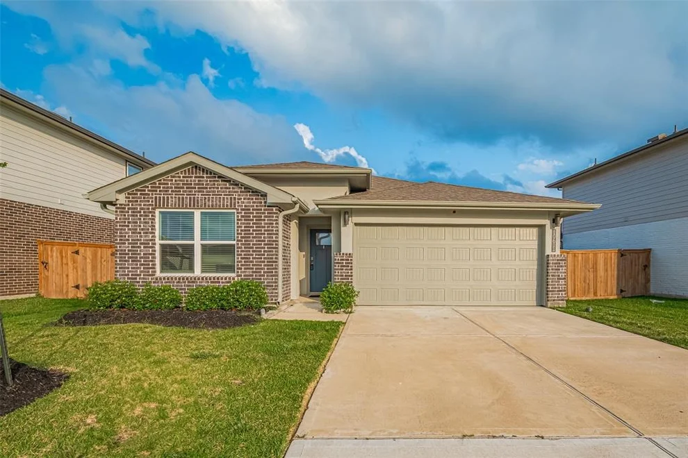 Unit for sale at 10611 Watershed Drive, Rosharon, TX 77583