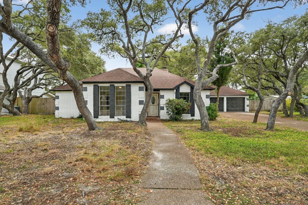 Unit for sale at 107 Cherry Hills, Rockport, TX 78382