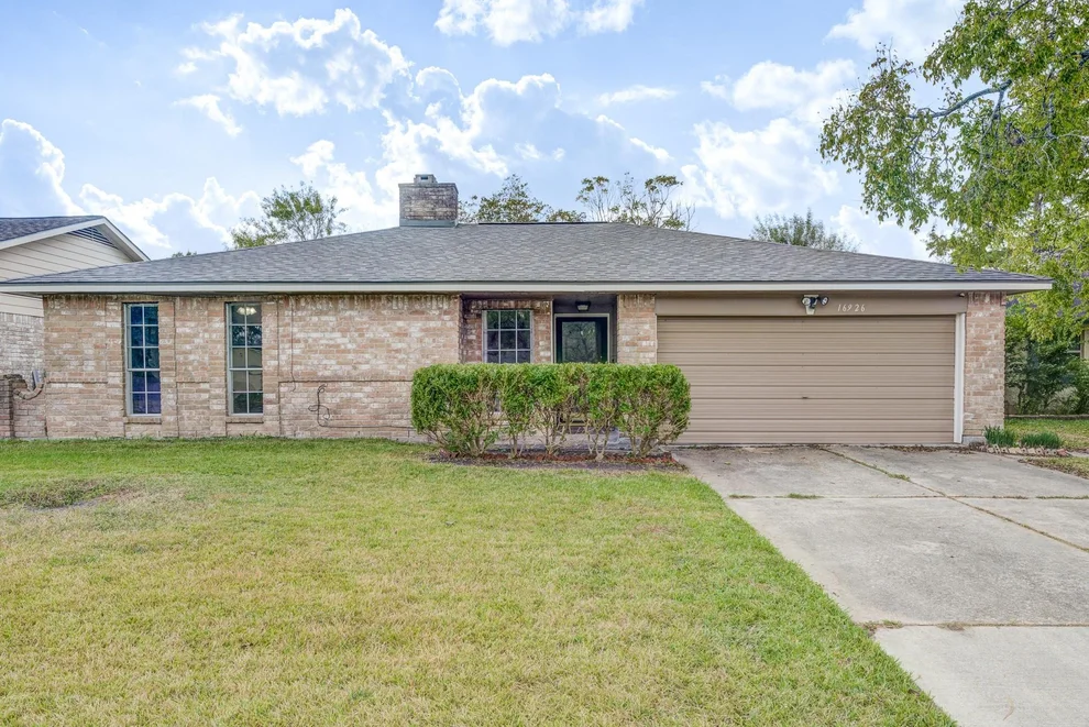 Unit for sale at 16926 Blackhawk Boulevard, Friendswood, TX 77546