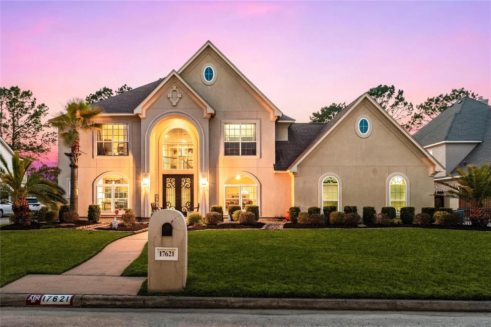 Unit for sale at 17621 Shadow Valley Drive, Spring, TX 77379