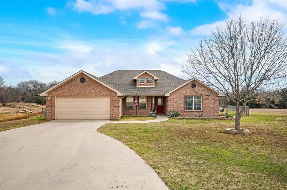Unit for sale at 207 Deer Creek Drive, Alvord, TX 76225