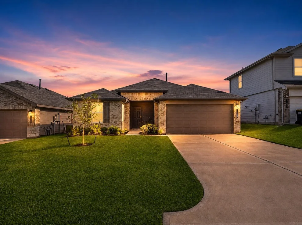 Unit for sale at 11936 Summer Oak Trail, Willis, TX 77318