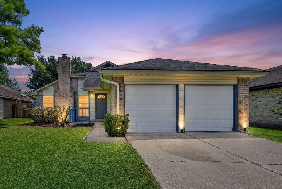 Unit for sale at 3311 S Briar Knoll Drive, Houston, TX 77082