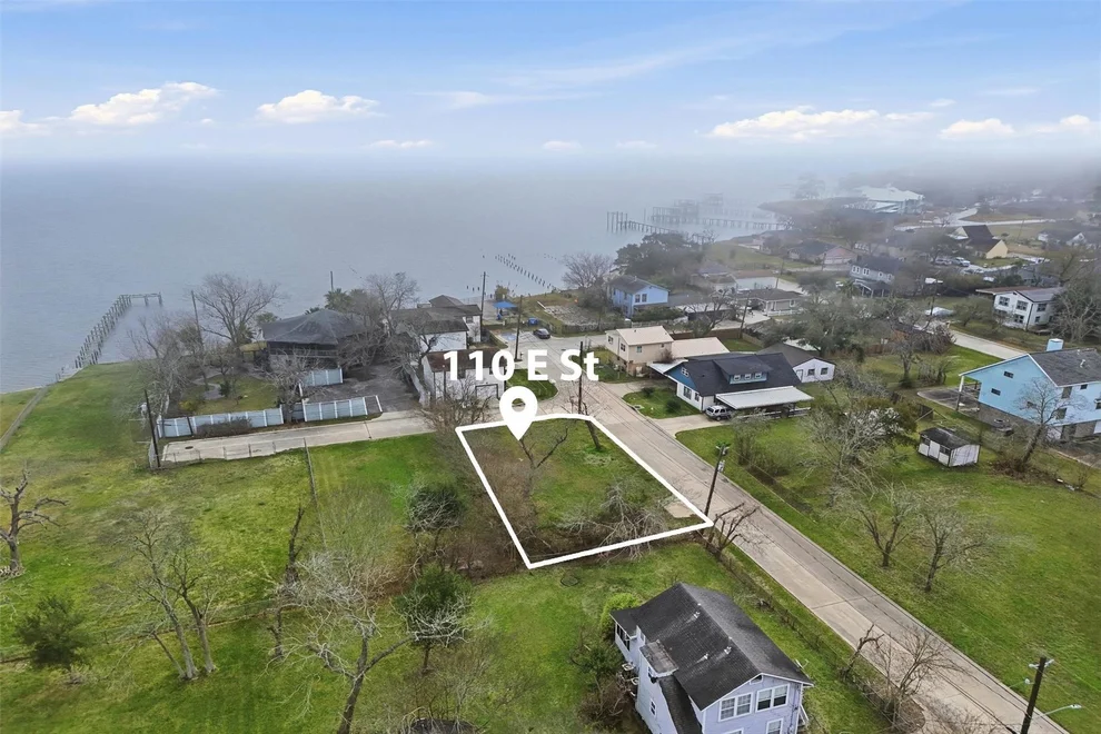 Unit for sale at 110 W E Street, La Porte, TX 77571