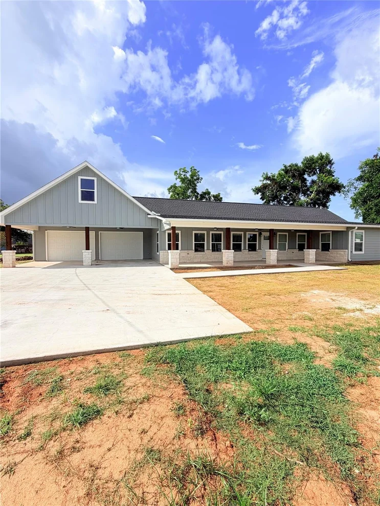 Unit for sale at 301 E San Bernard St, Brazoria, TX 77422
