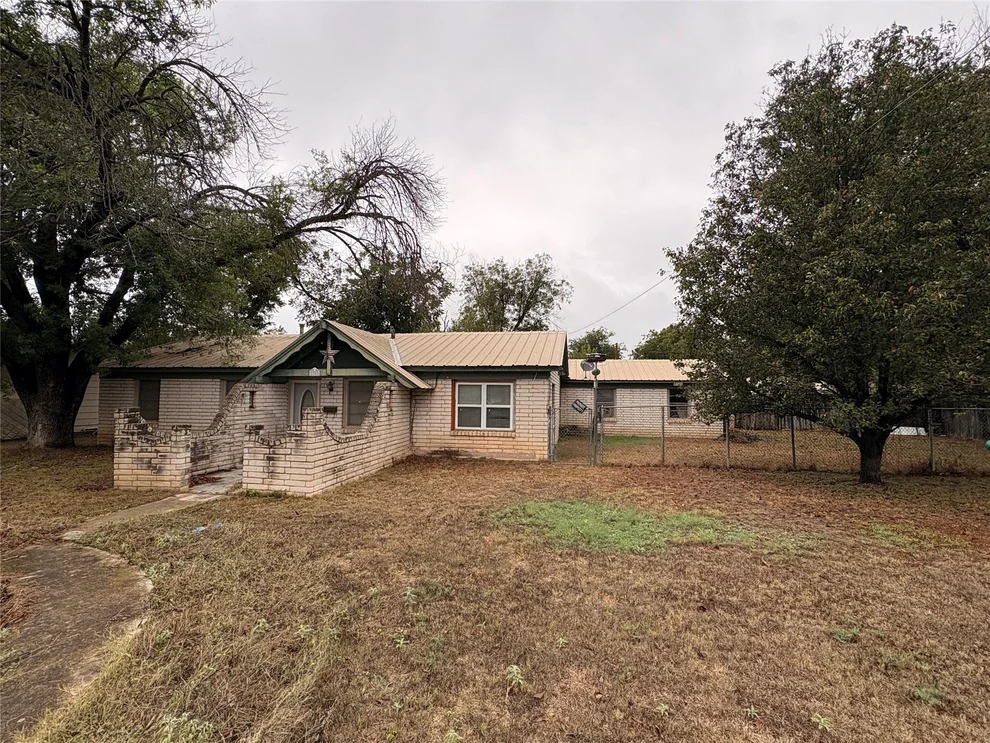 Unit for sale at 1301 Willis Street, brownwood, TX 76801