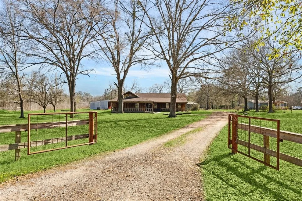 Unit for sale at 26431 Mock Lane, Montgomery, TX 77356