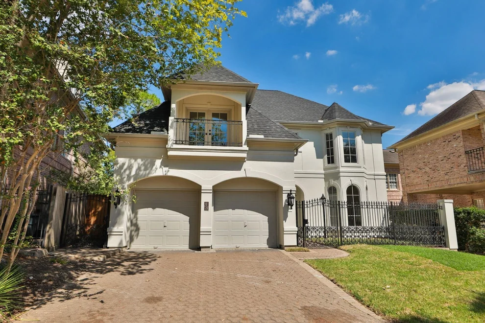 Unit for sale at 58 E Bend Lane, Houston, TX 77007