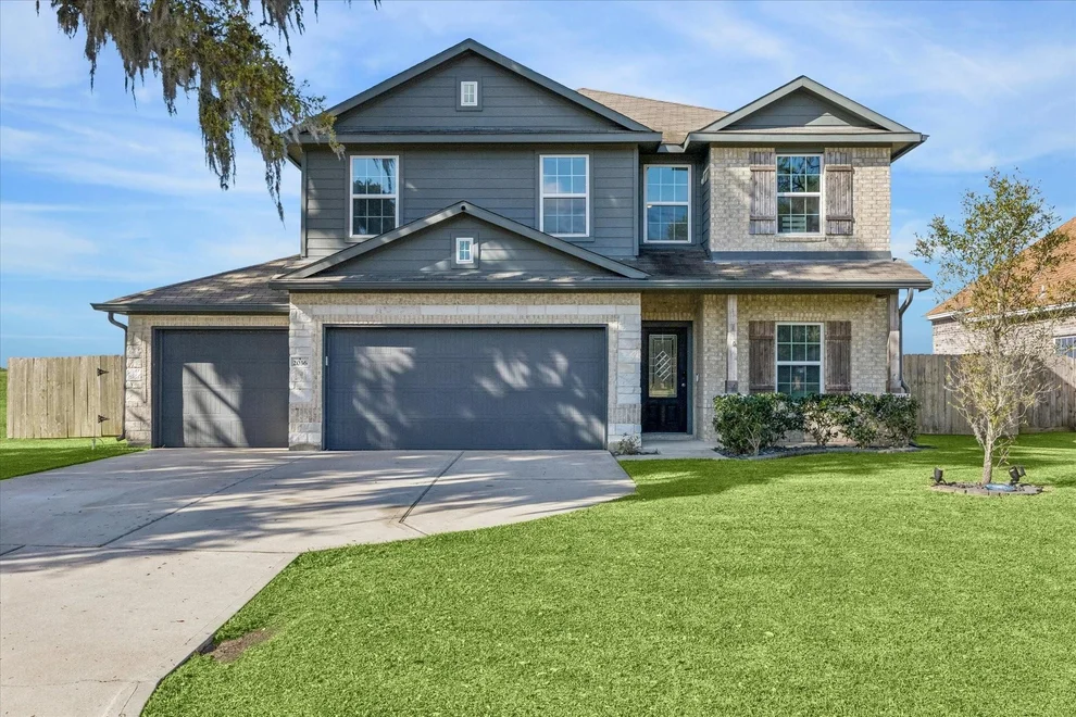 Unit for sale at 2036 Twin Lakes Boulevard, West Columbia, TX 77486