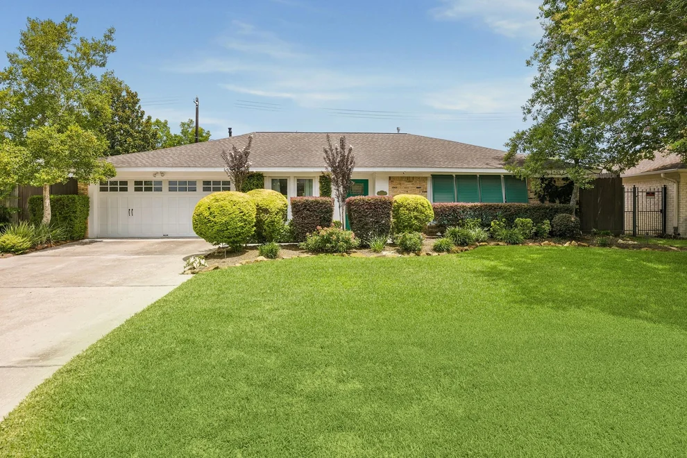 Unit for sale at 9534 Beverlyhill Street, Houston, TX 77063