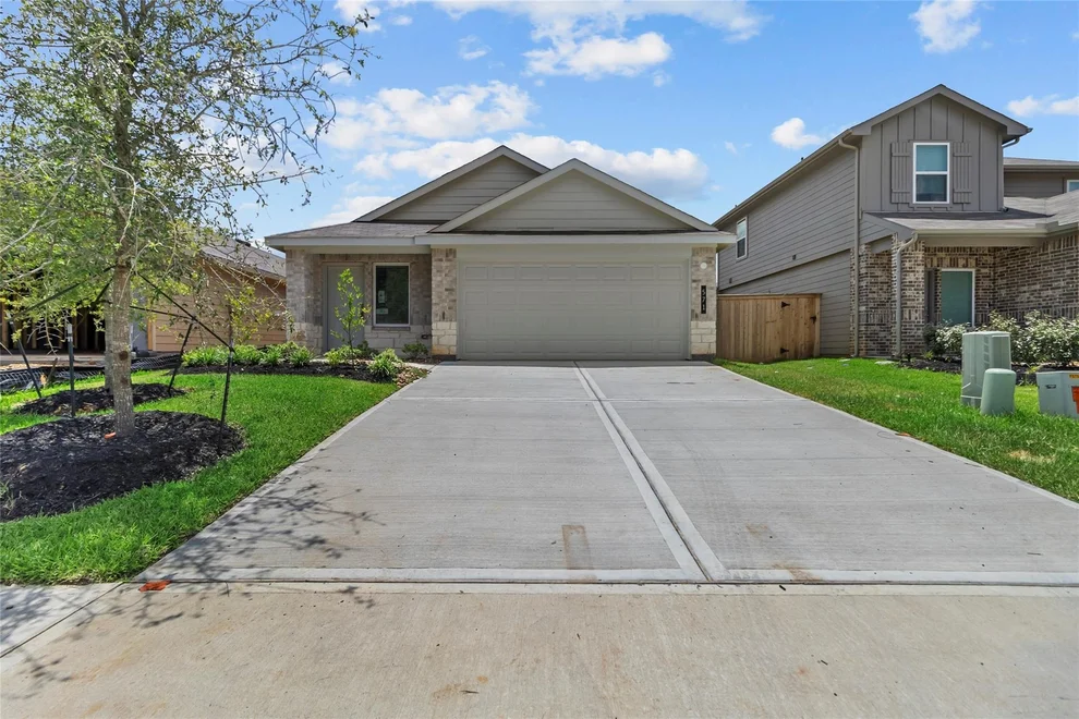 Unit for sale at 571 Belle Springs Lane, Conroe, TX 77301