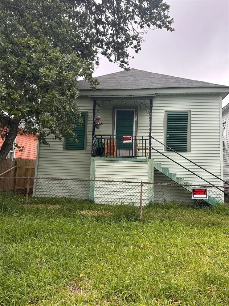 Unit for sale at 2816 Avenue M 1/2, Galveston, TX 77550