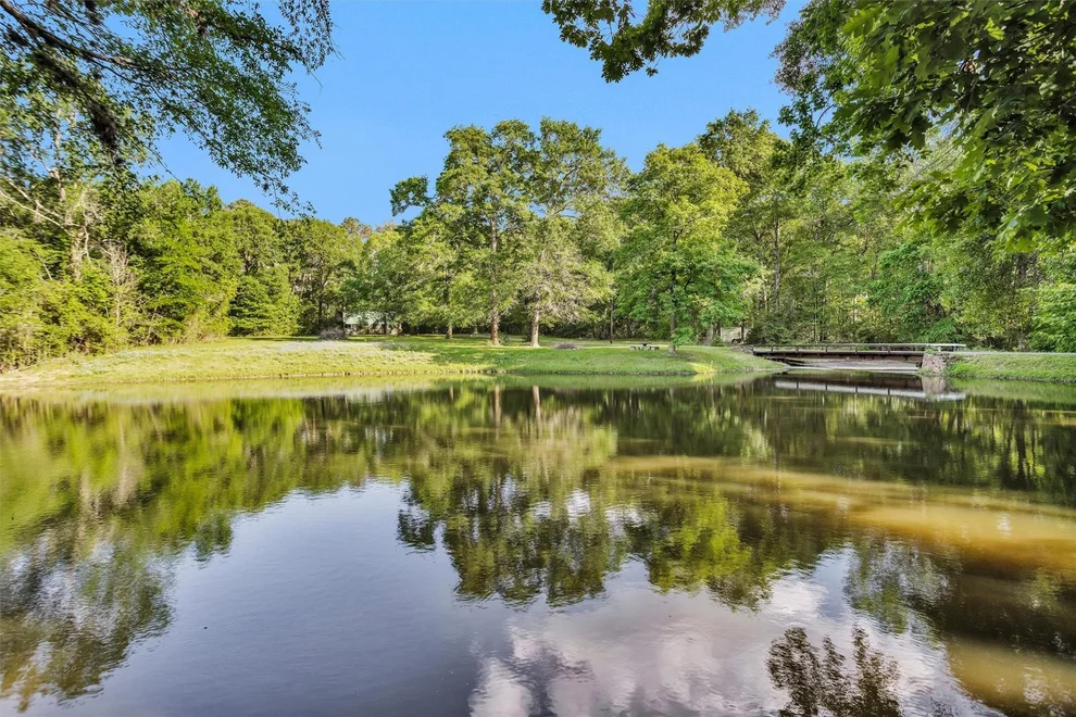 Unit for sale at 13250 Fm 830, Willis, TX 77318