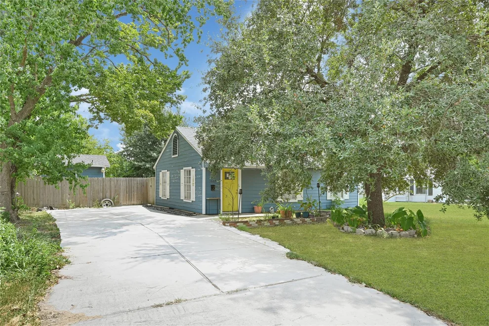 Unit for sale at 3607 De Leon Street, Houston, TX 77087