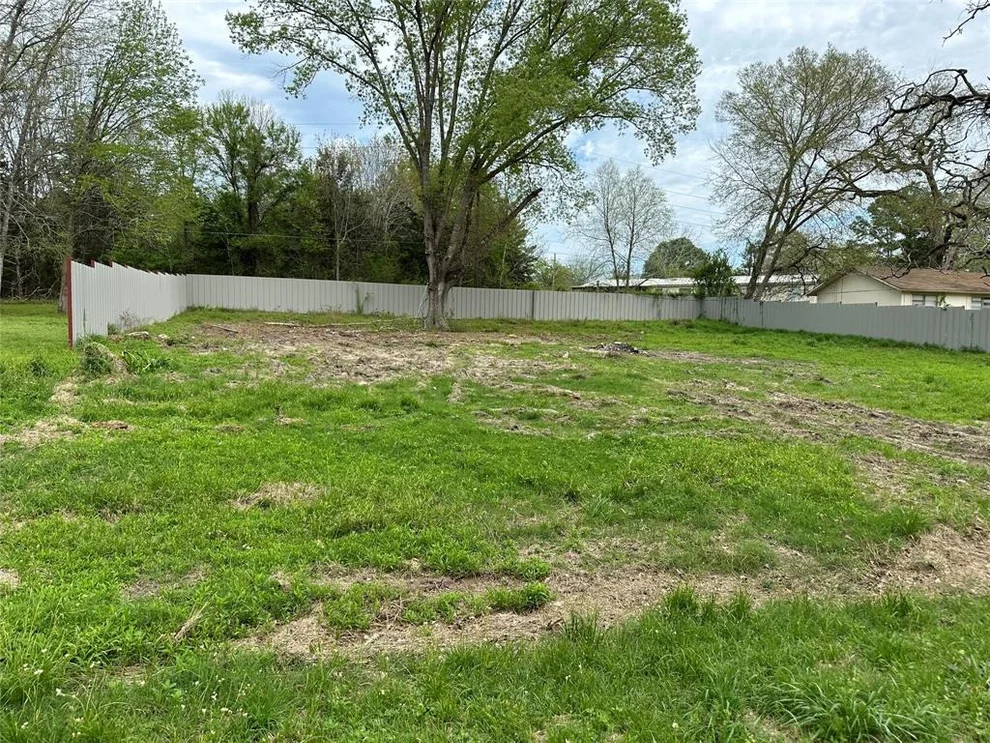 Unit for sale at 640 Eagle Drive, Trinity, TX 75862