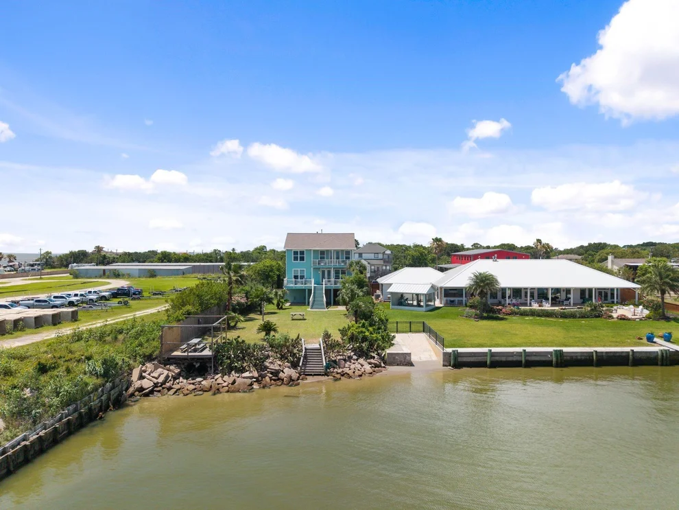 Unit for sale at 100 Avenue A, San Leon, TX 77539
