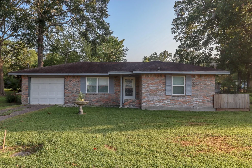Unit for sale at 350 W Smith Street, Sour Lake, TX 77659