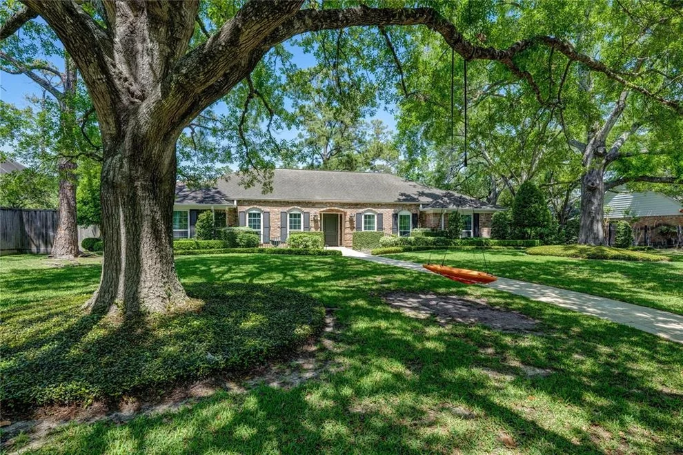 Unit for sale at 10918 Timberglen Drive, Hunters Creek Village, TX 77024