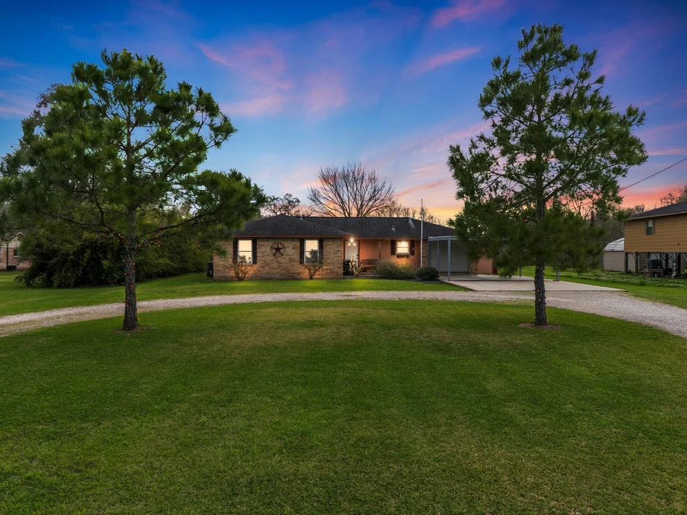 Unit for sale at 319 County Road 912a, Brazoria, TX 77422