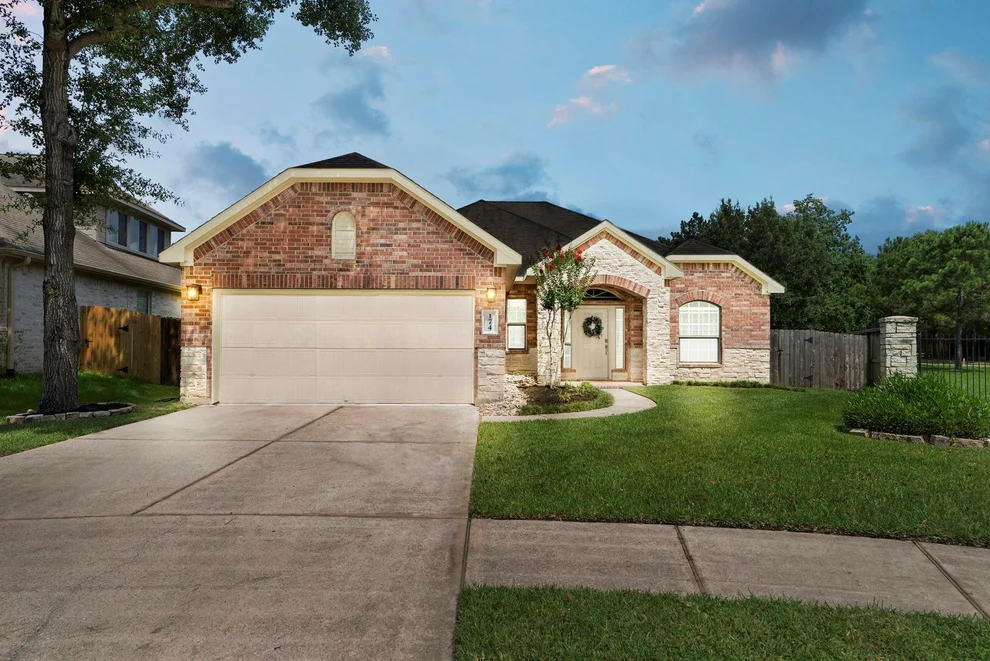 Unit for sale at 174 Maple Grove Drive, Conroe, TX 77384