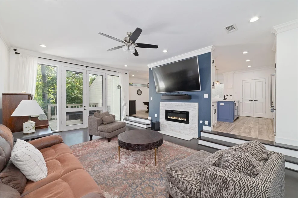 Unit for sale at 22 Sugarberry Circle, Houston, TX 77024