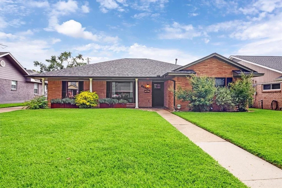 Unit for sale at 6530 Grovewood Lane, Houston, TX 77008