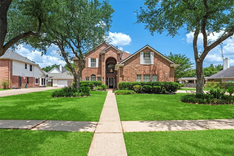 Unit for sale at 17406 Lonesome Dove Trail, Houston, TX 77095
