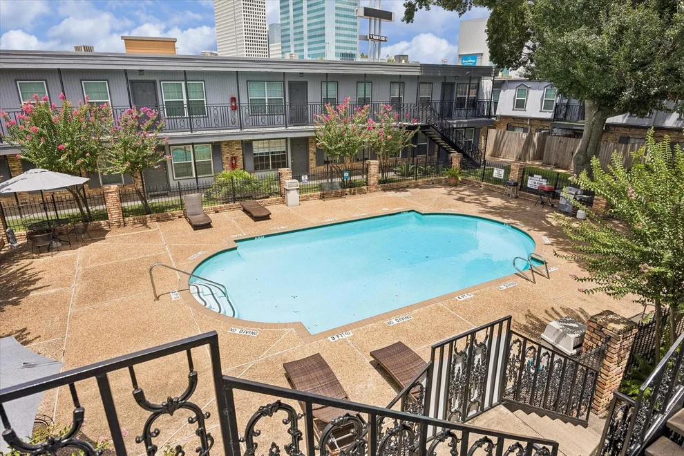 Unit for sale at 3131 Southwest Freeway, Houston, TX 77098