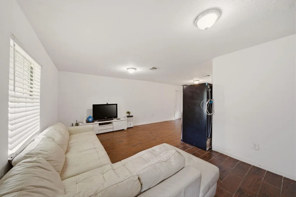 Unit for sale at 7511 Arnim Street, Houston, TX 77087