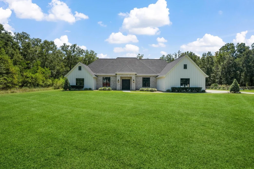 Unit for sale at 695 County Road 6324, Dayton, TX 77535
