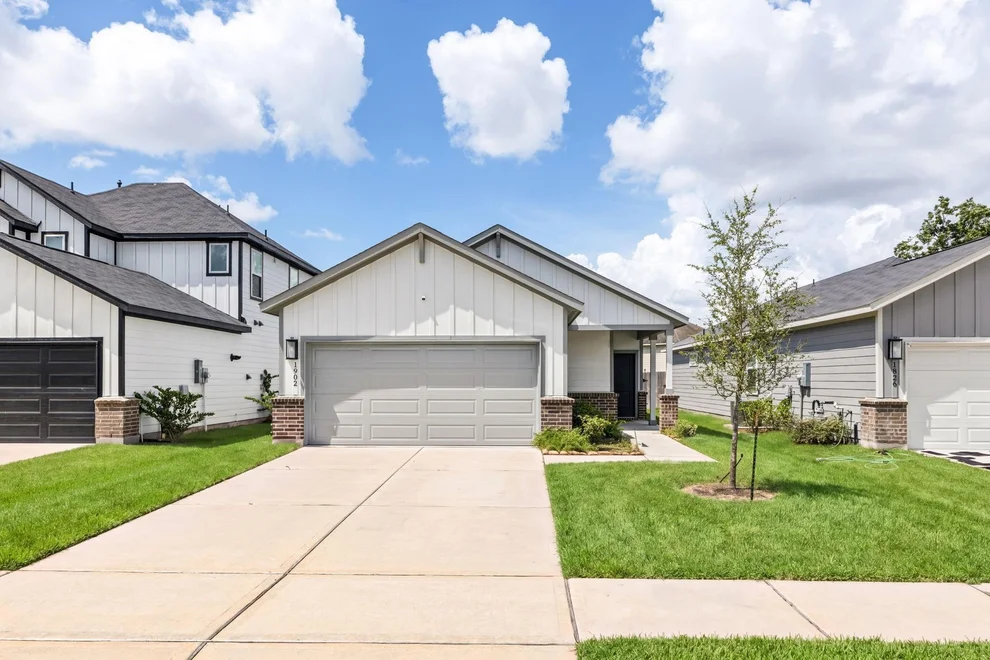 Unit for sale at 1902 Whispering River Drive, Missouri City, TX 77489