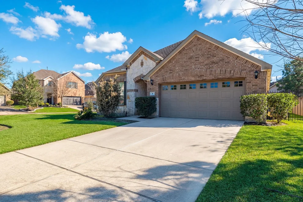 Unit for sale at 3 Pinestead Court, Tomball, TX 77375