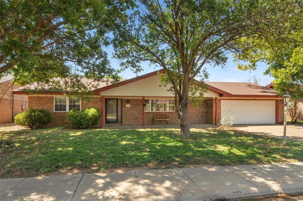 Unit for sale at 120 Cherokee Drive, Hereford, TX 79045