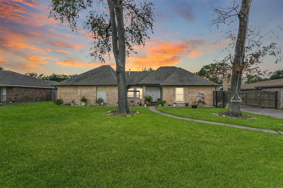 Unit for sale at 510 Post Oak Drive, Baytown, TX 77520