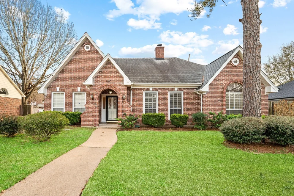 Unit for sale at 15007 Rock Knoll Drive, Houston, TX 77083