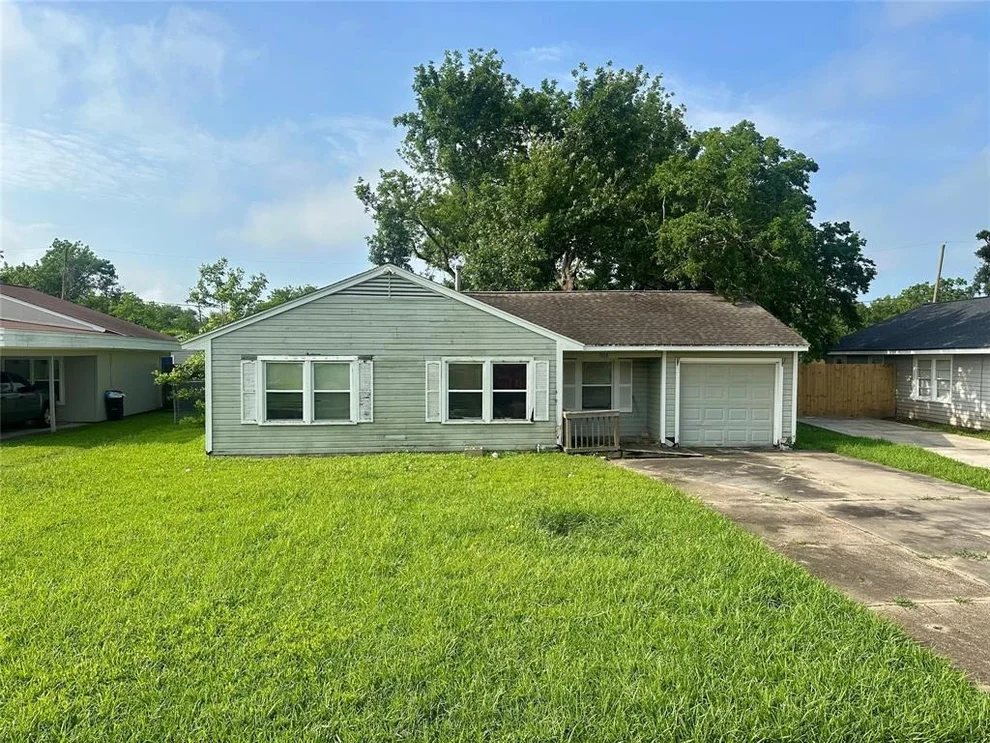 Unit for sale at 508 Center Way Street, Lake Jackson, TX 77566