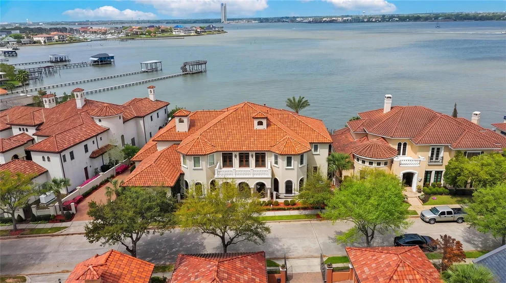 Unit for sale at 6 Waterford Oaks Lane, Kemah, TX 77565