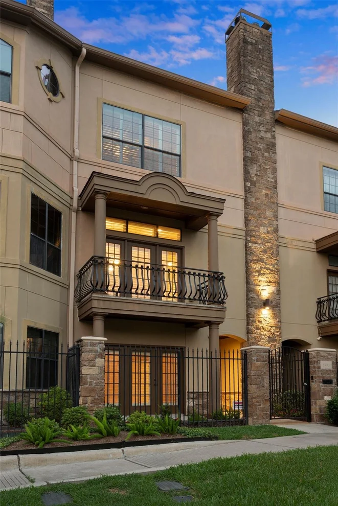 Unit for sale at 2403 Commonwealth Street, Houston, TX 77006